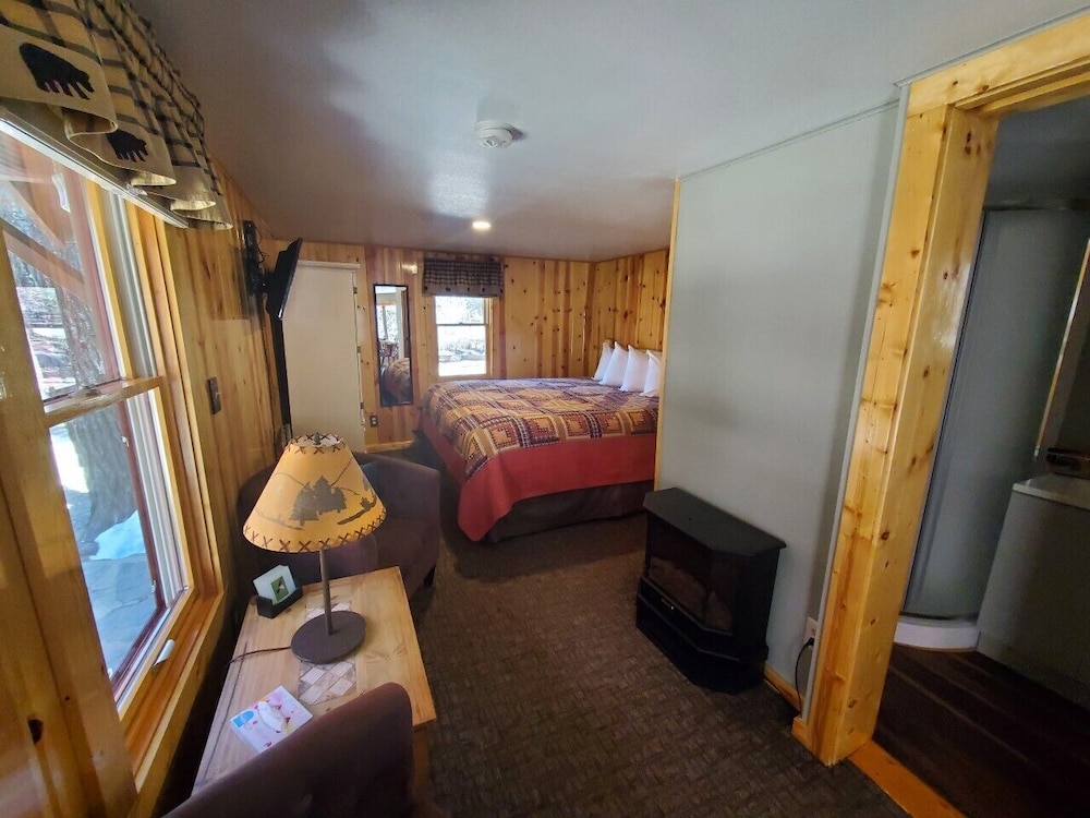 Swiftcurrent Lodge and Cottages by the River - Property Image 32