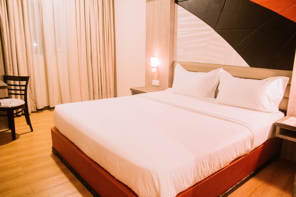 The Golden Bay Hotel Batam 17