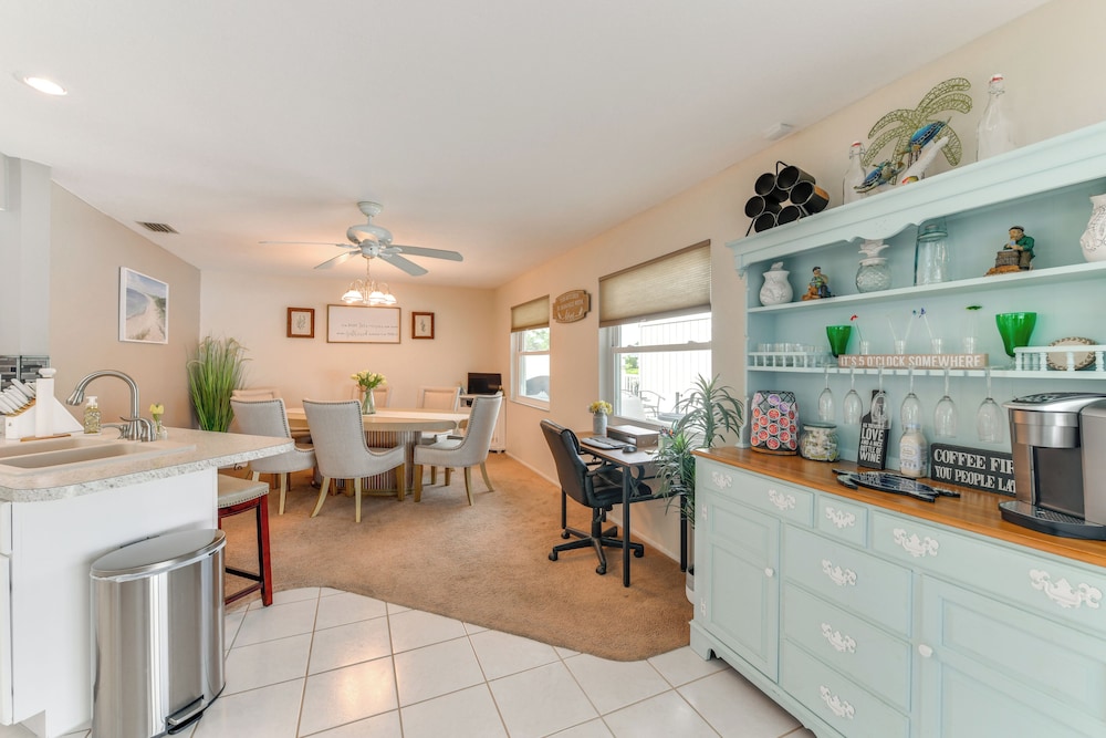 Fish, Swim & Relax: Canal-front Port Charlotte Gem