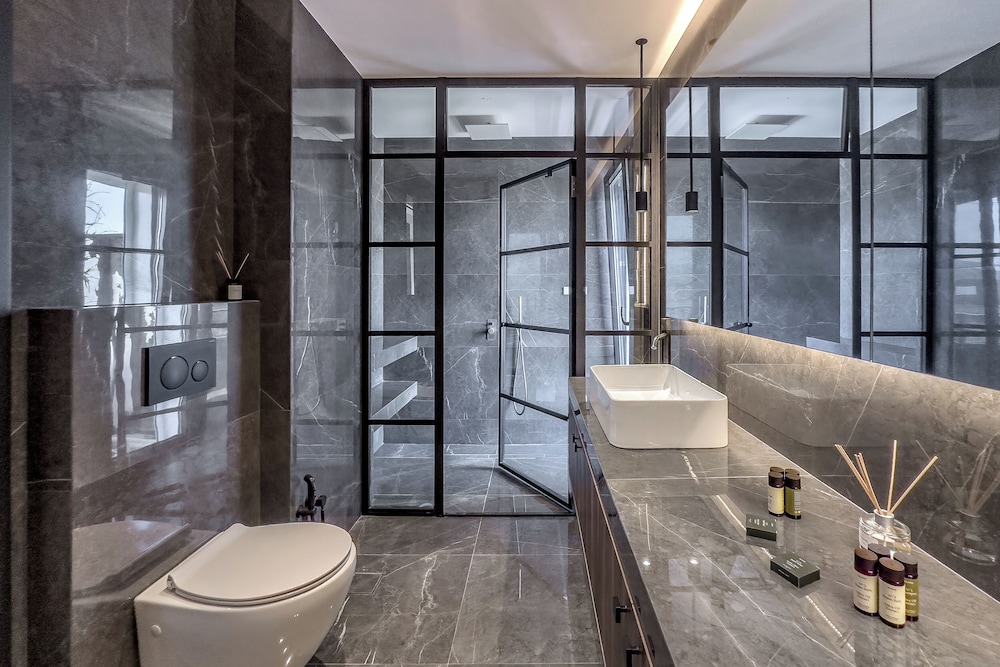 Phaedrus Living Apollo Skyview Penthouse