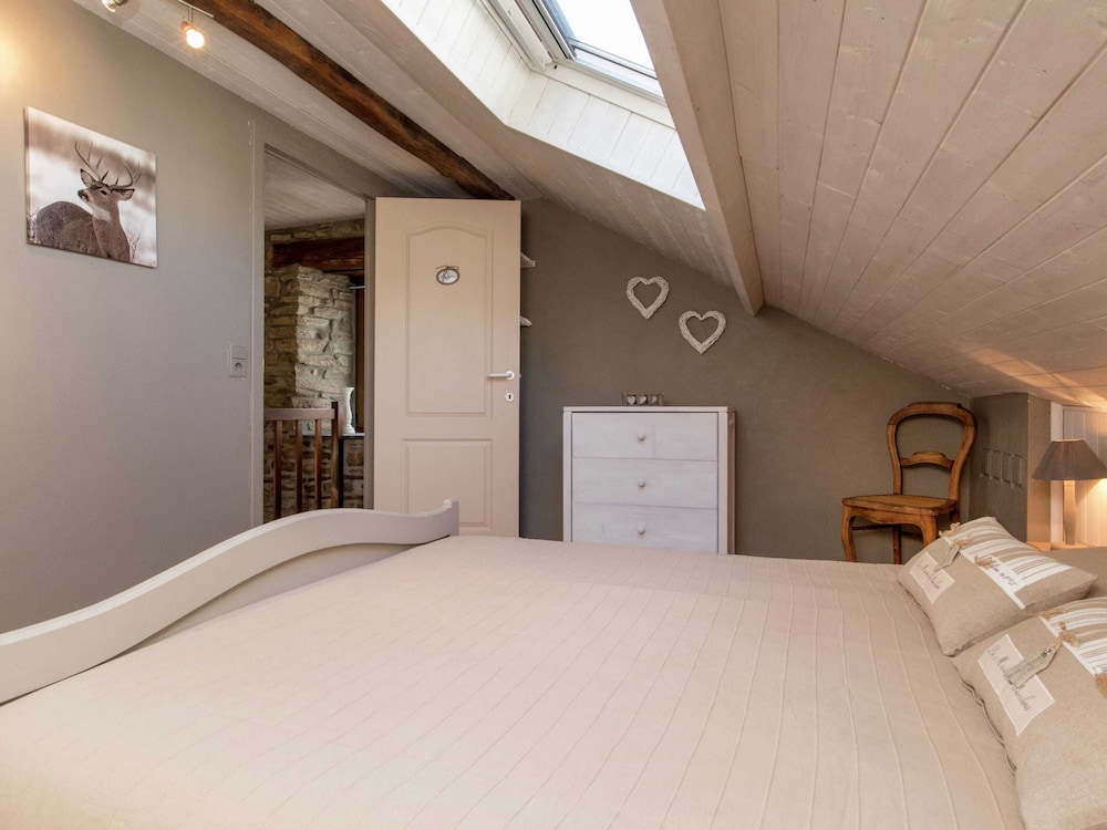 Beautiful Cottage in Malempre With Fenced Garden view 5