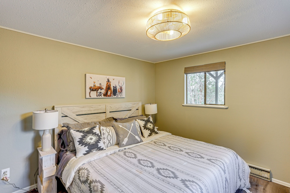 2 Mtn-view Decks + Natural Spring: Durango Retreat