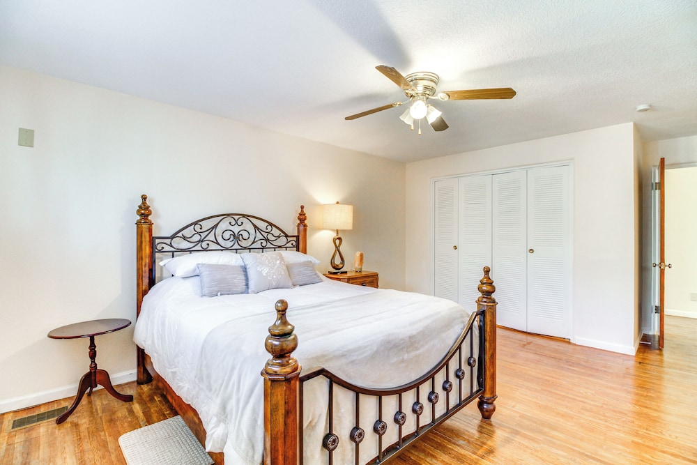 Mtn Views, Patio + Grill: Family Home, 6 Mi to UNM