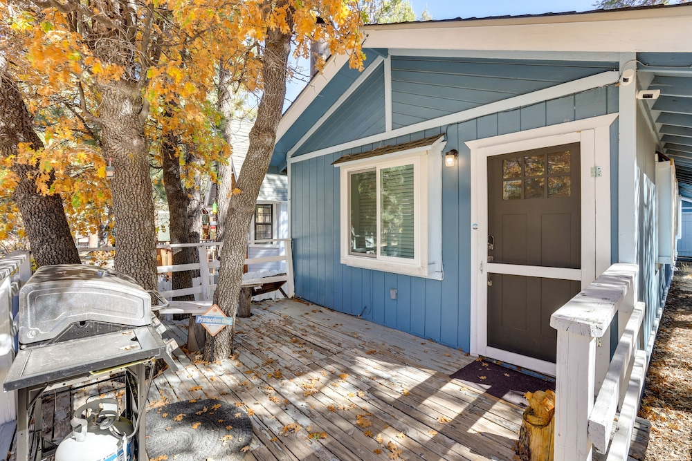 Sugarloaf Cabin w/ Fireplace Near Big Bear Lake - Property Image 2