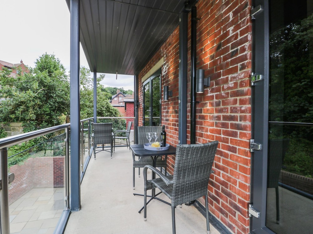The Office Gardens, Apartment 2