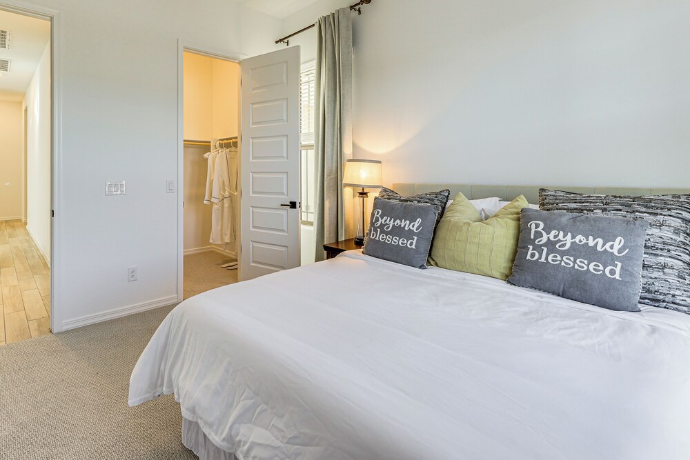 Getaway w/ Fenced Yard: 4 Mi to Phoenix Raceway