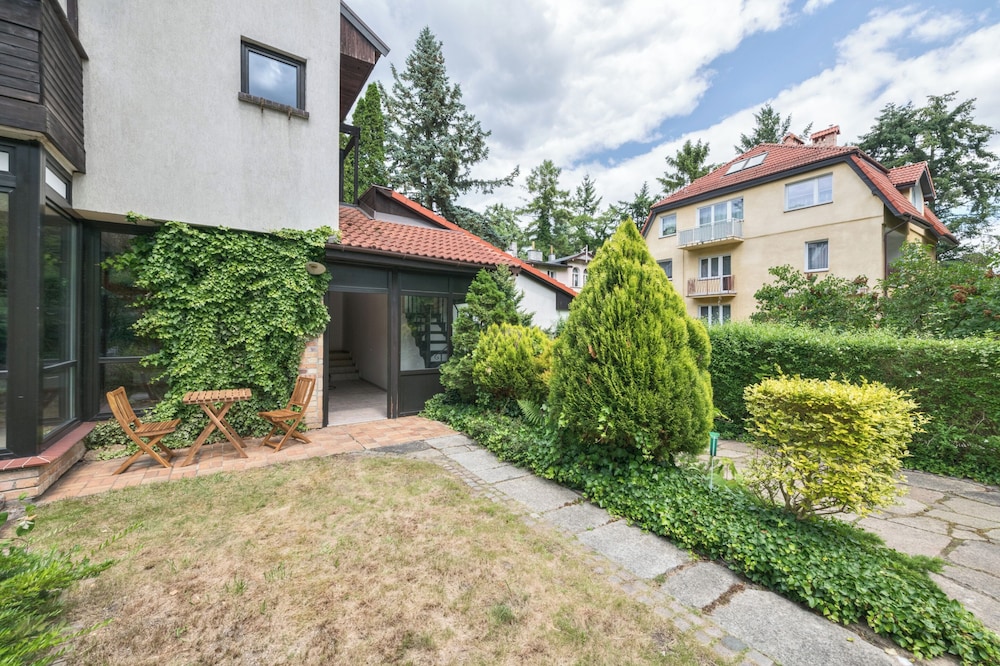 Pokój nad garażem by Grand Apartments