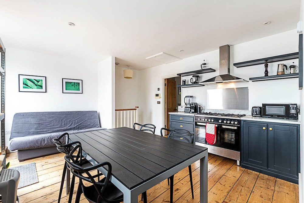 Stylish Chiswick Apartment With a Private Terrace