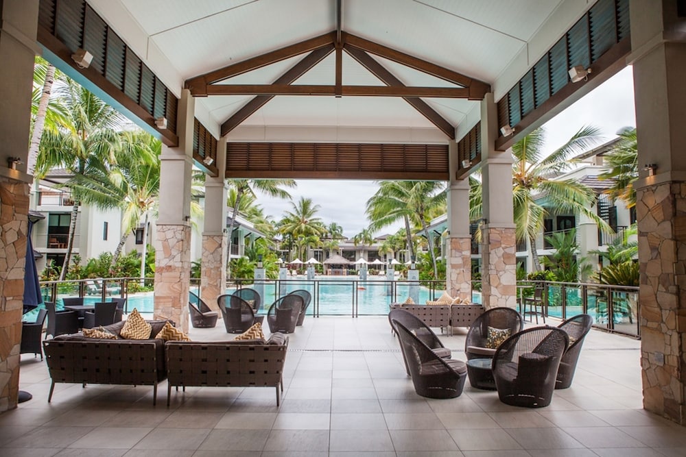 160 Luxury Swimout