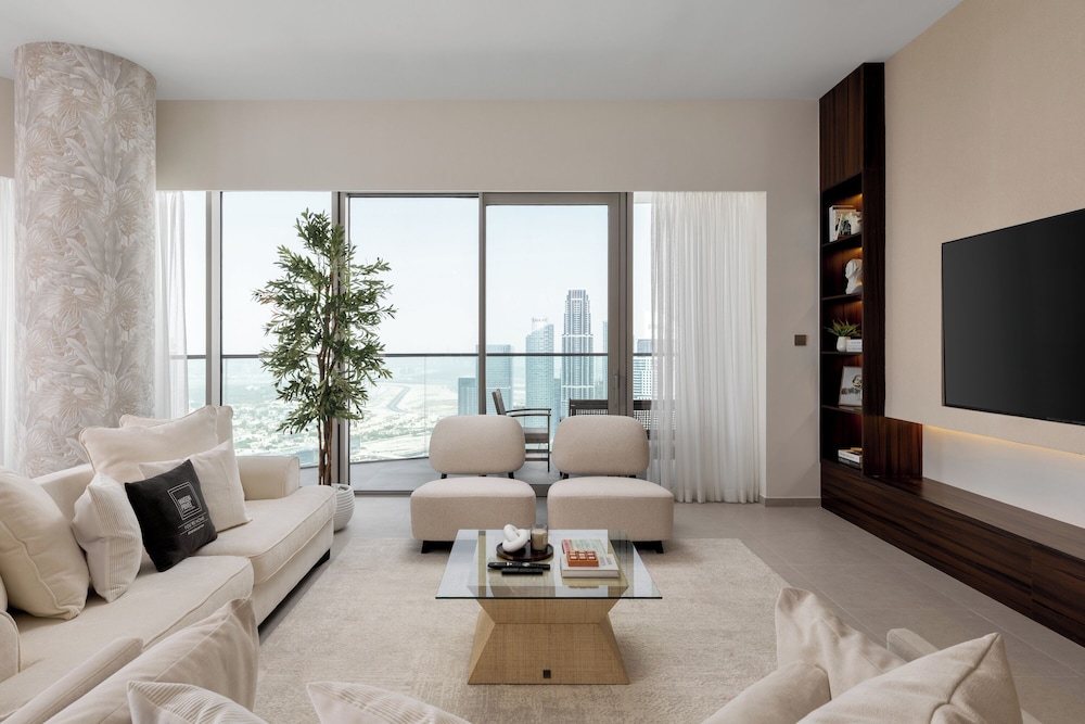 Maison Privee Sky-High Elegance w/ Unrivaled Burj Khalifa Views
