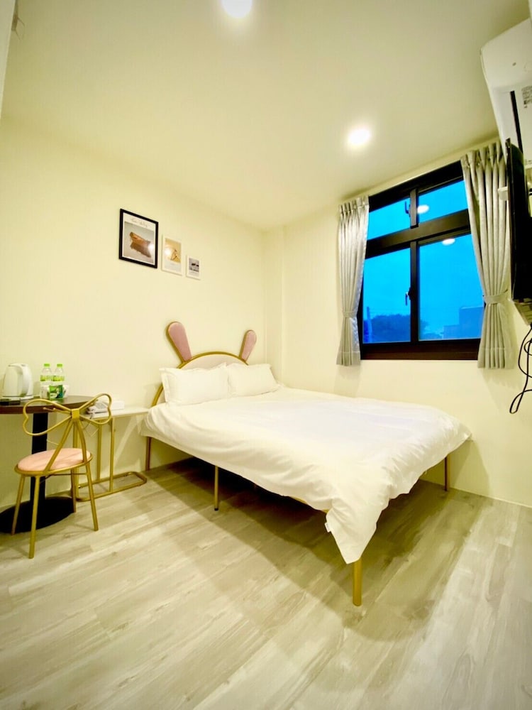 Flower's Home view 3