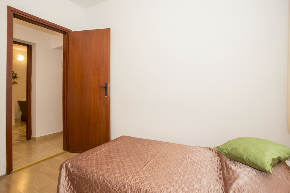 Apartment 34