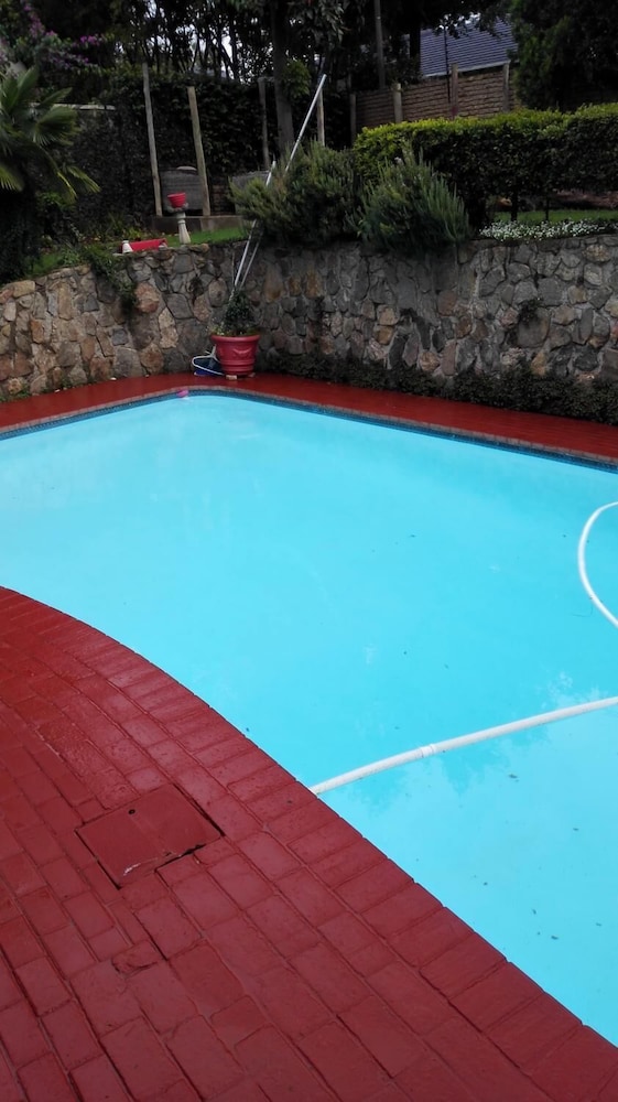 Mizizi House of Sandton Bed & Breakfast