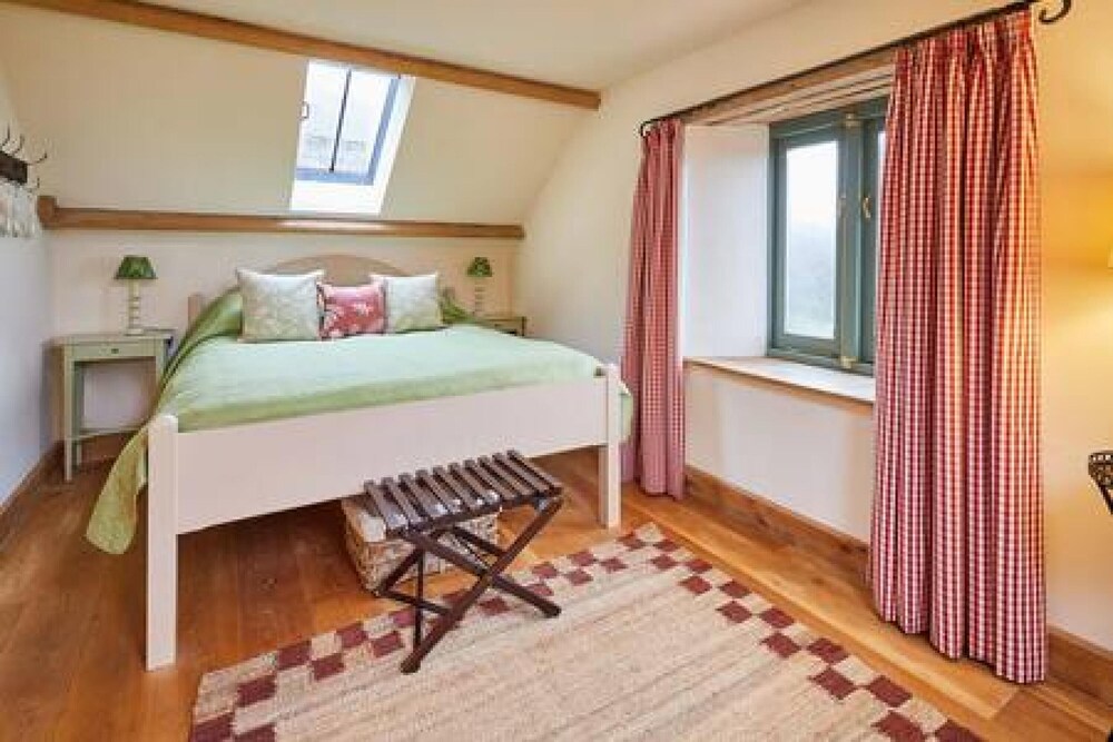 Host Stay Llewenau Draw Barn view 2