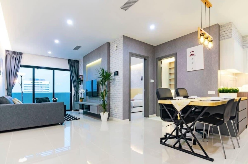 A Stylish & Cozy Suite at Suasana JB 03