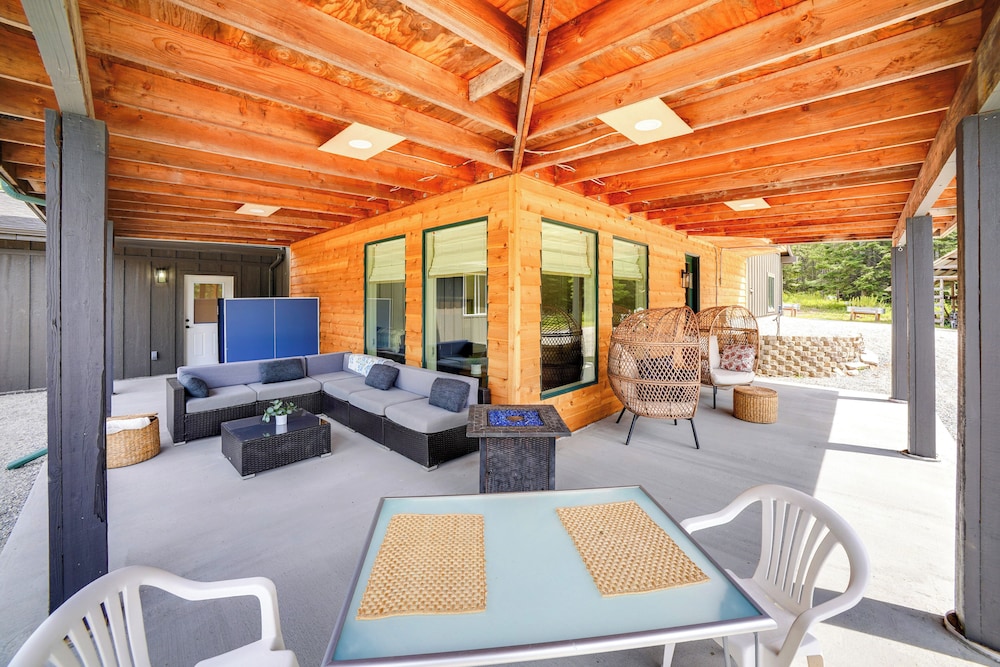 7 Mi to Boat Launch: Luxe Montana Family Home