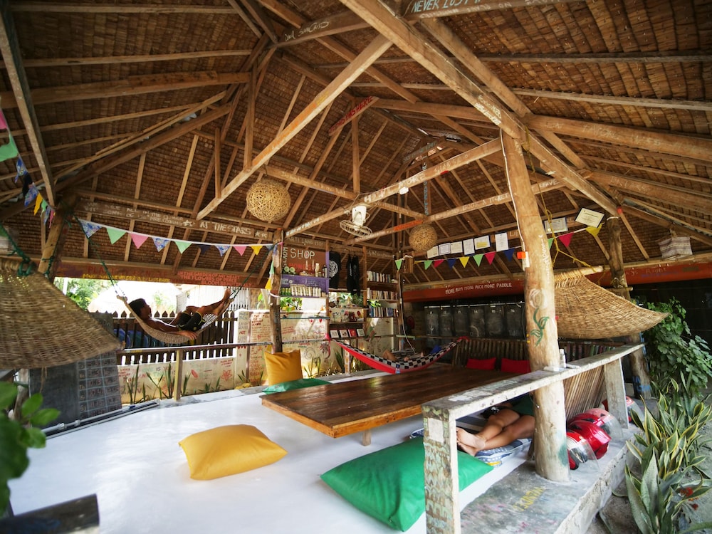Paglaom Hostel - Adults Only