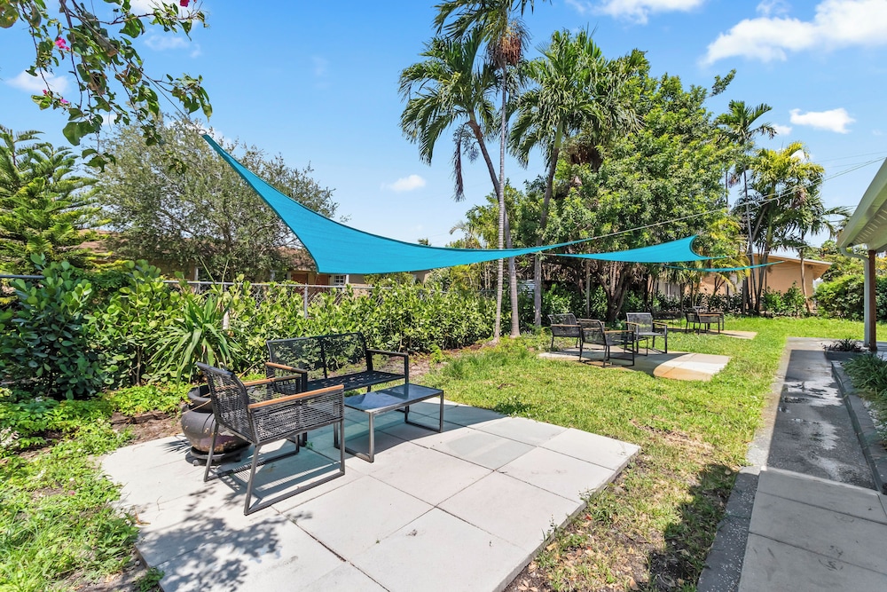 Spacious Apartment with Free Parking