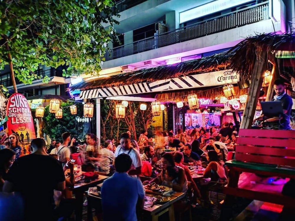 Vacay Spot Wynwood Good Vibes Decor BBQ Patio