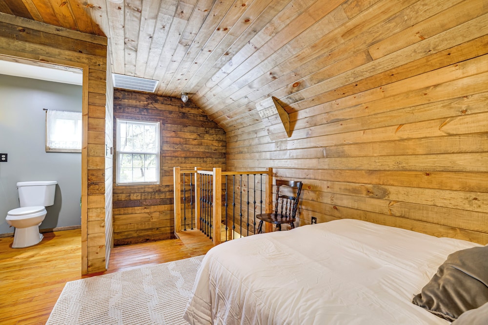 Ski, Swim, Relax: Old-fashioned Poconos Getaway