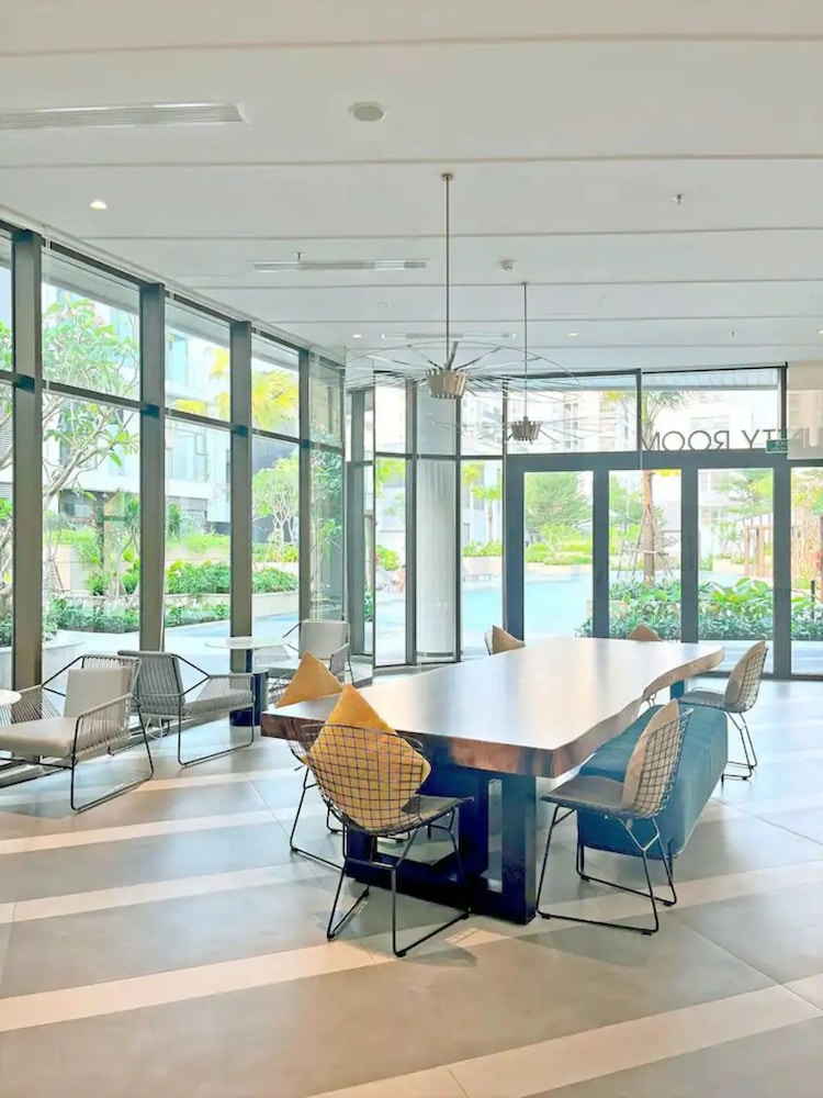 Cardinal Court Apartment