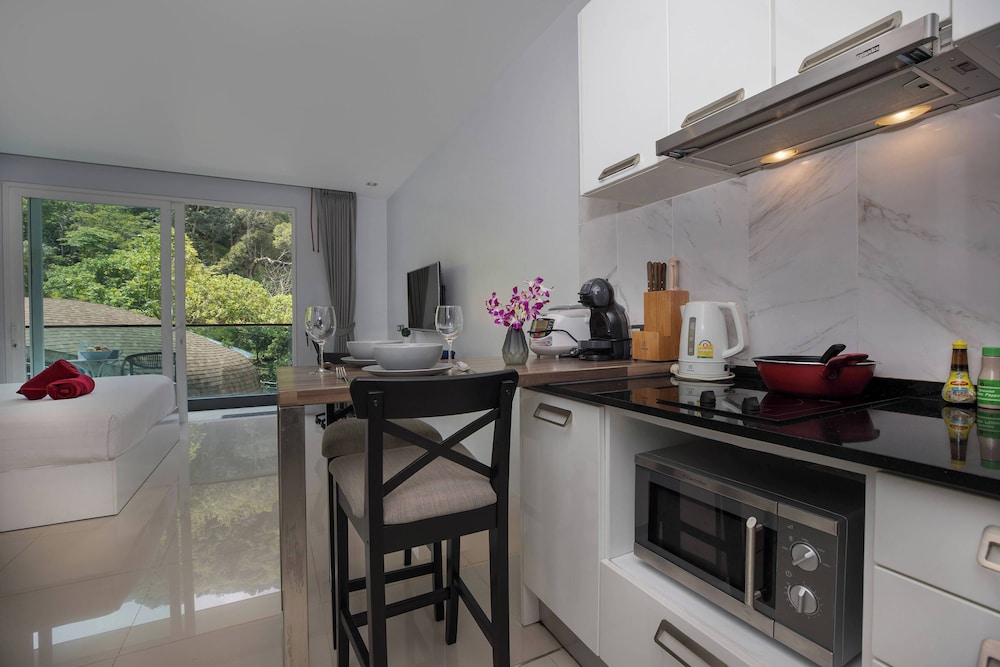 Emerald Hill Patong Apartment 421