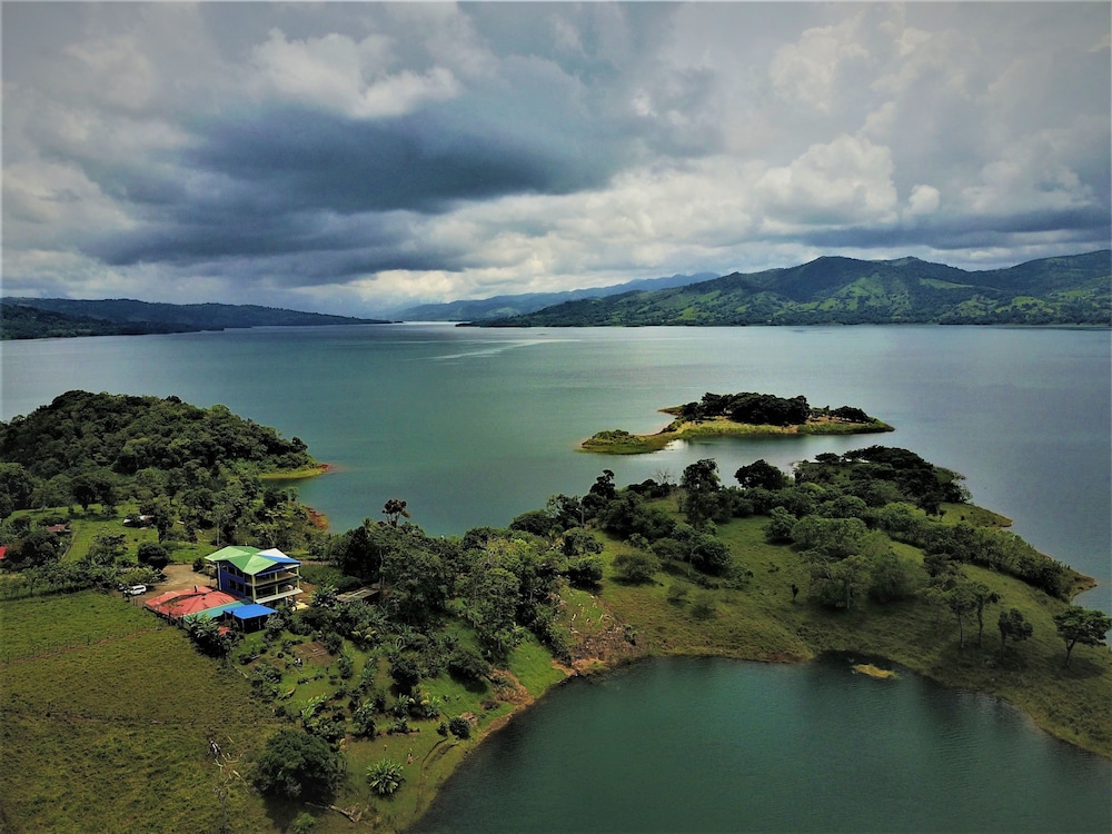BlueBay Bugenvil Lake Lodge