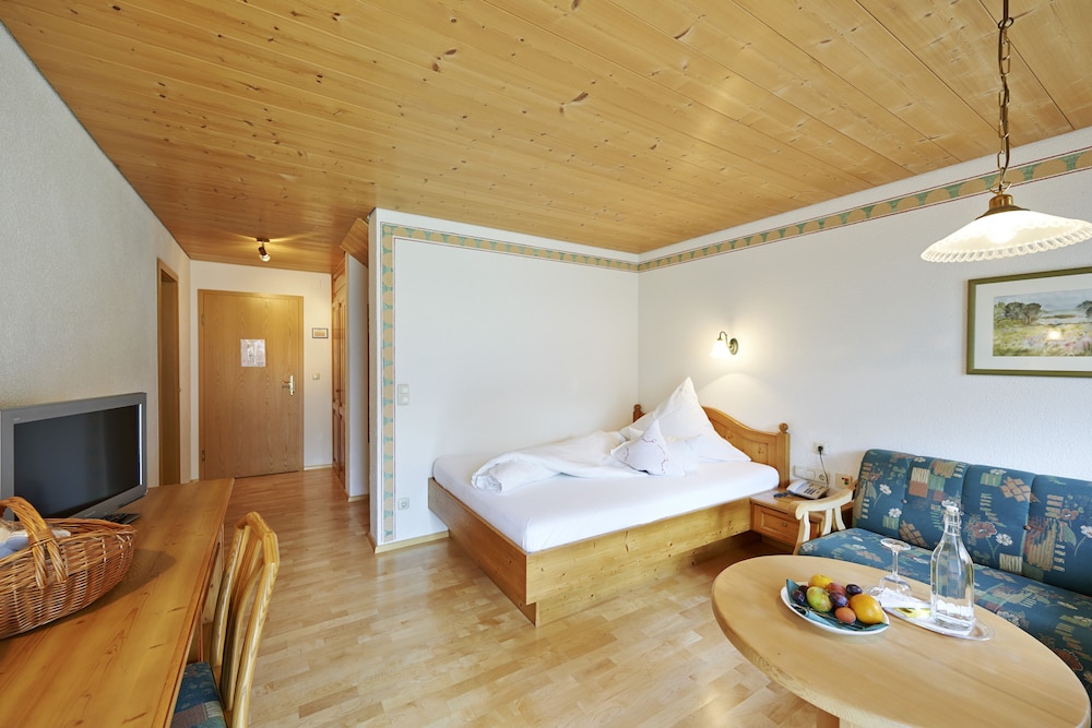 Hotel Bad Rain - Property Image 2