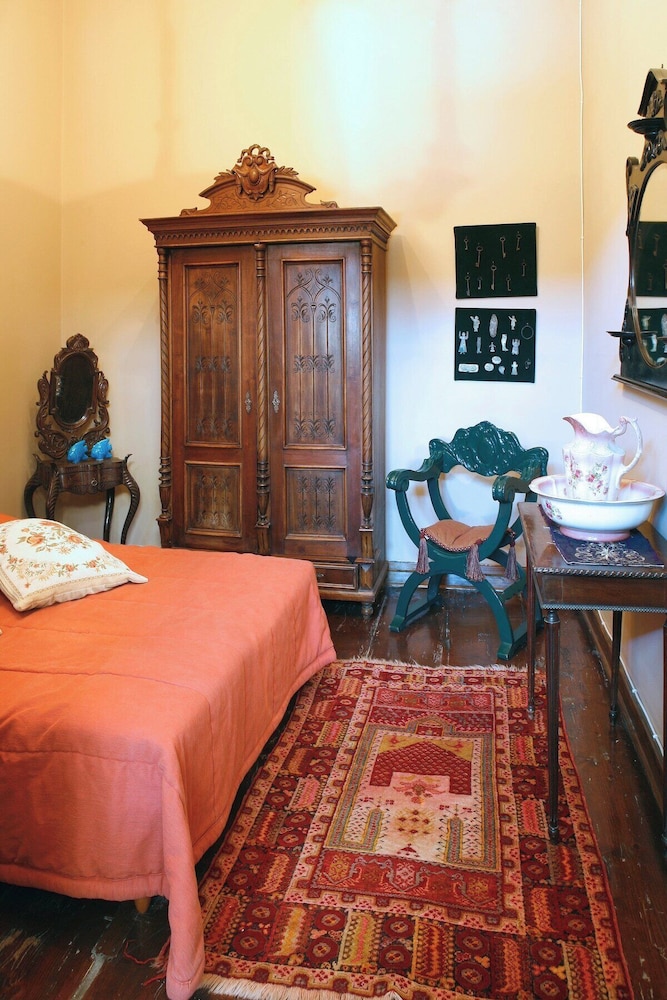 Seaside Neoclassical Property in Vaporia Ermoupoli