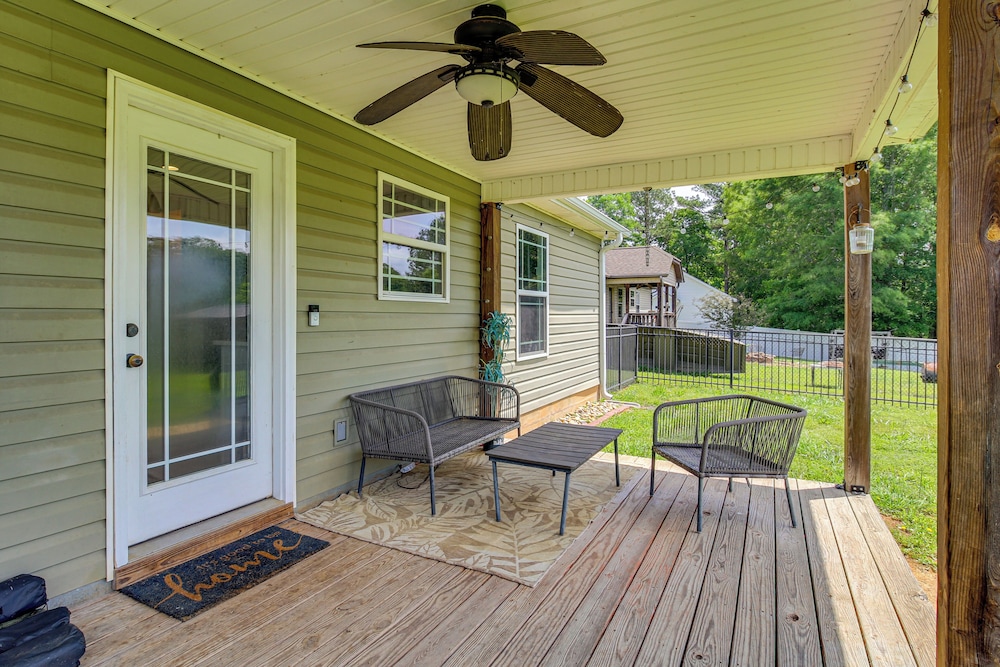 13 Mi to Chattanooga: Family Home w/ Backyard!