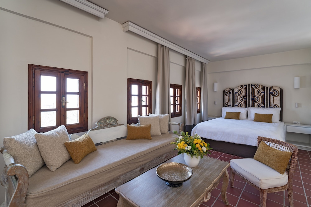 Maris Lindos, Suites and Apartments