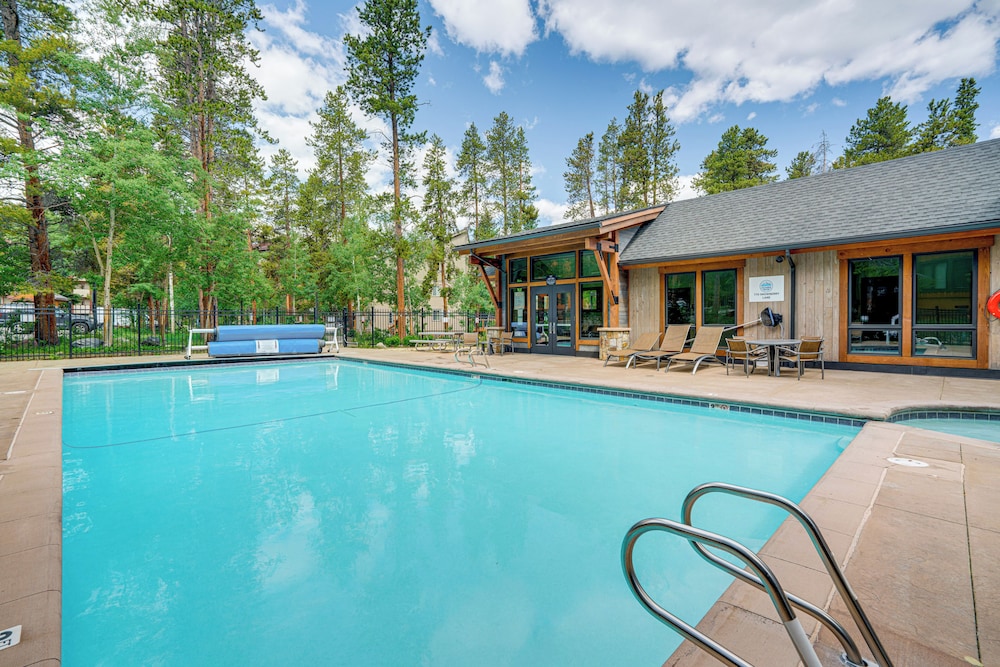 Walk to Slopes & Main St: Cozy Breckenridge Condo!