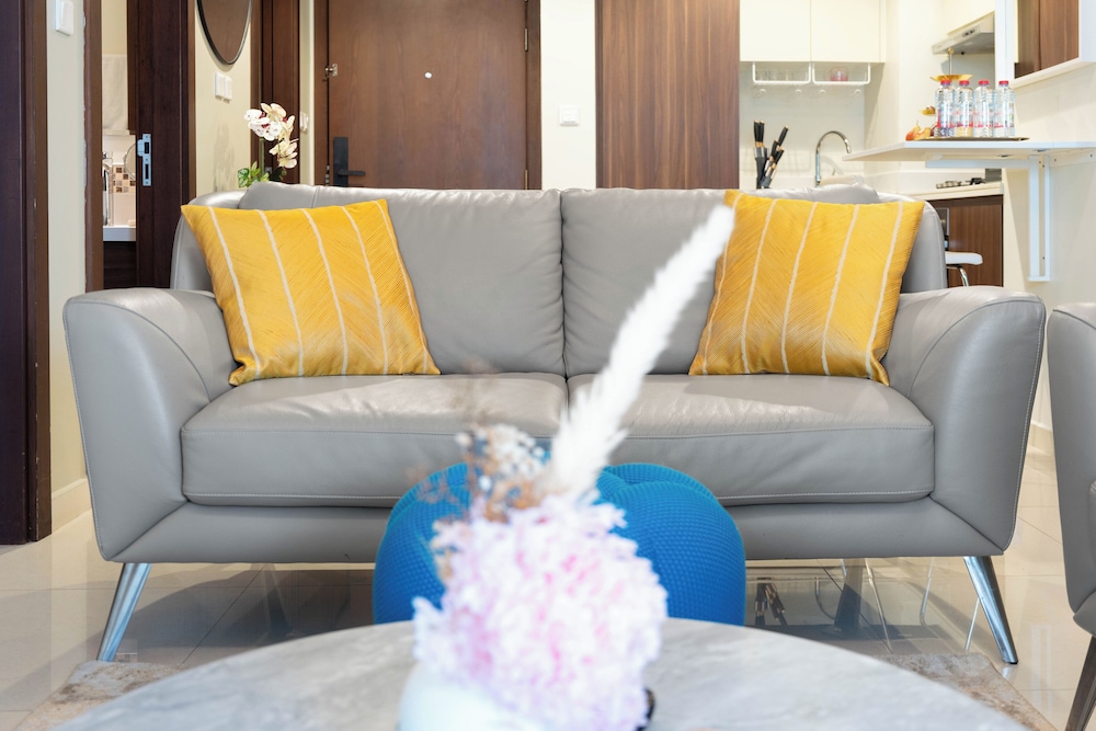 KeyRock - Chic 2BR Escape with Pool