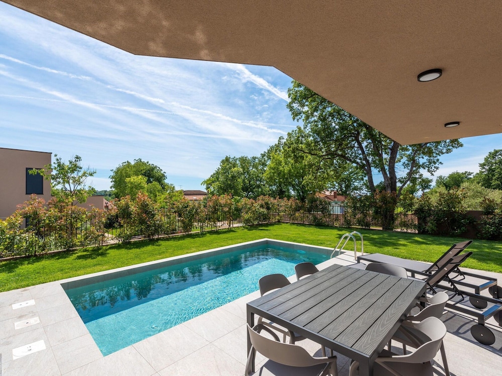 Apartment in Croatia Near the Sea With Pool