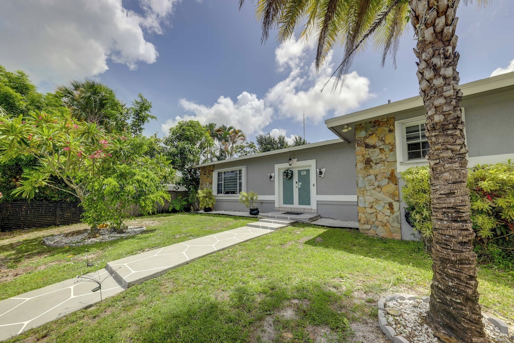 Private Oasis in West Park Near the Beach!