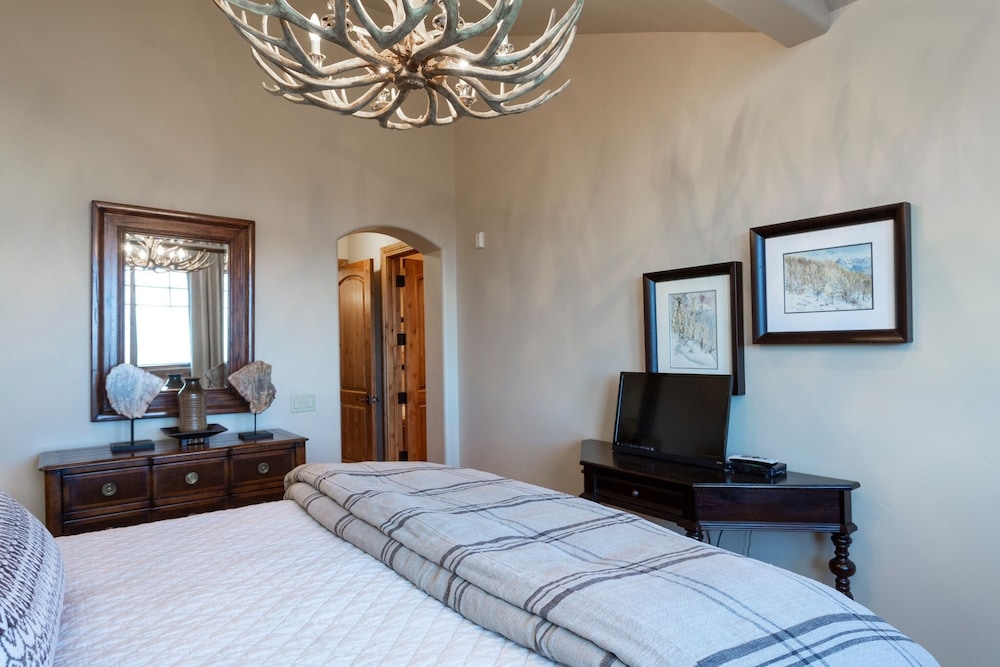 Grand Lodge - Penthouse #406 - Ski-in/out 5 Bedroom Condo