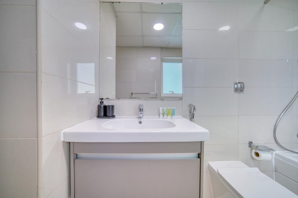 Premium 2BR Apt w Marina Views