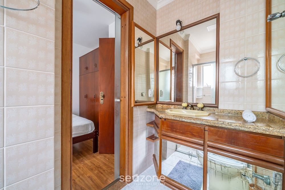 Apartment in BC Center With Side sea View Erz0502