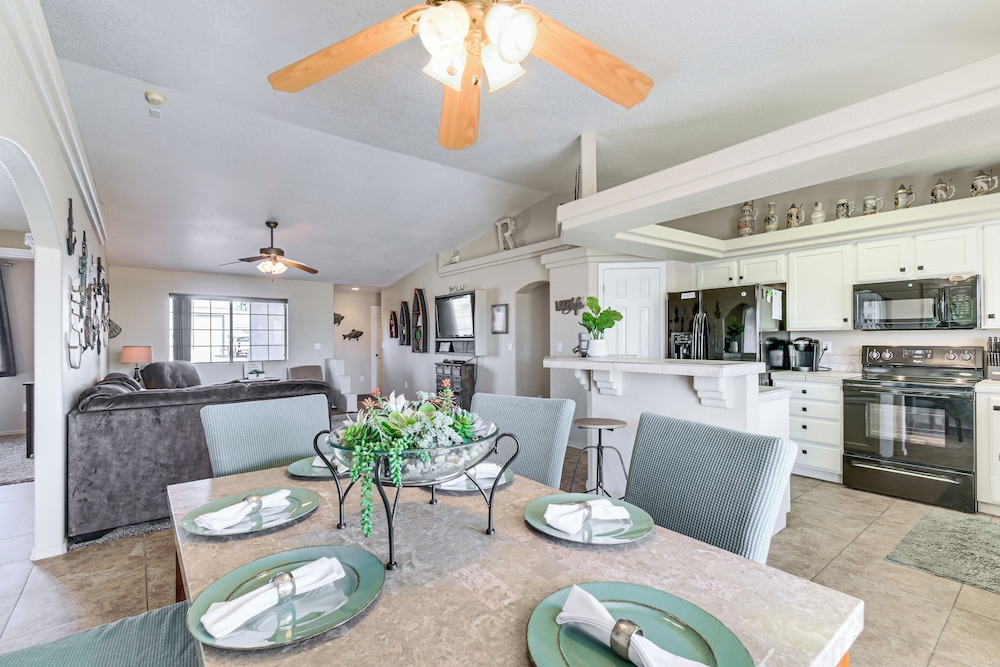 1 Mi to Windsor Beach - Lake Havasu City Home