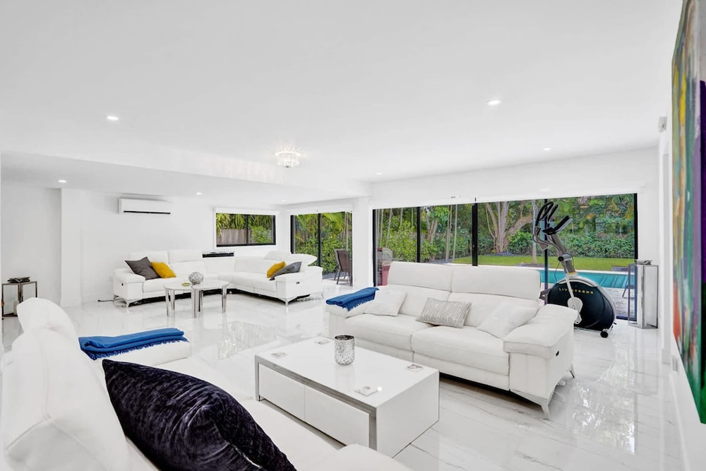 Hibiscus House in Fort Lauderdale
