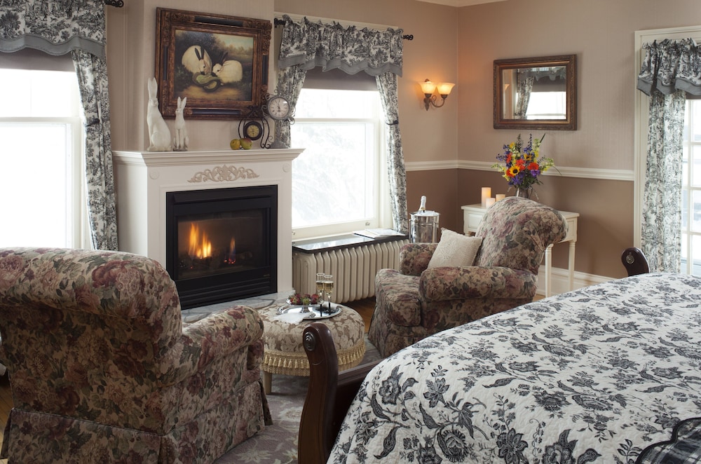 Historic Salyards Mansion by Heirloom Boutique Collection view 2