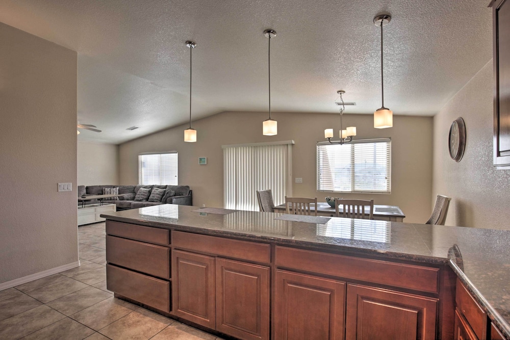3 Mi to Beach & Boat Launch: Lake Havasu Home!