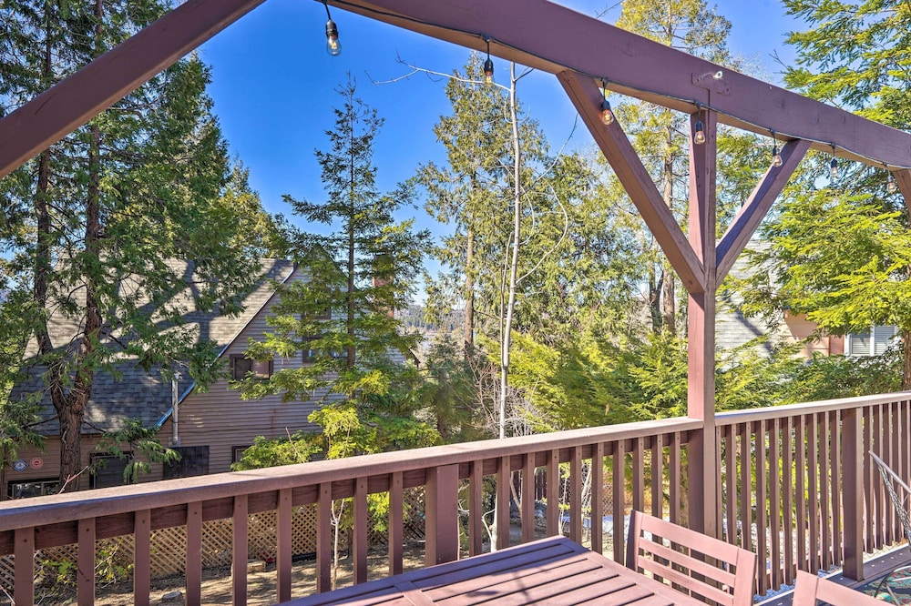 Cute Cabin + Deck < 2 Mi to Lake Arrowhead Village view 2