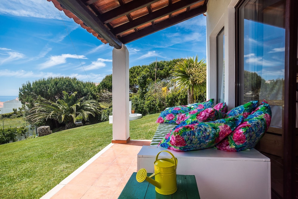 Ericeira Villa Surf Camp Hostel