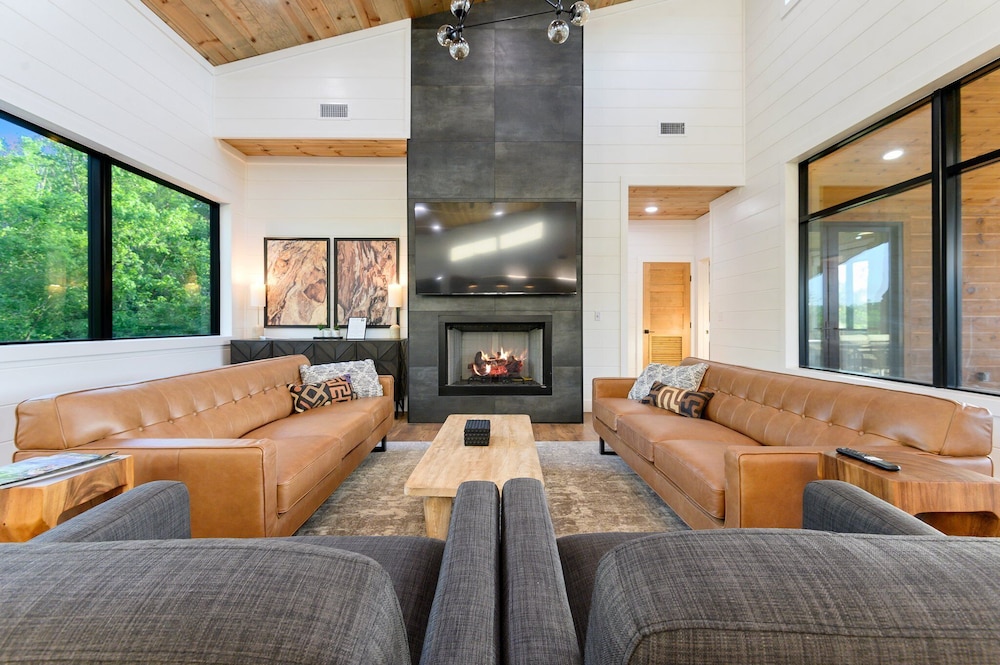 Luxury Retreat in Broken Bow