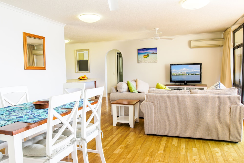 Cairns Aquarius