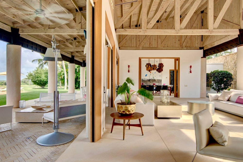 Architect s Estate w Pool Private Chef Butler