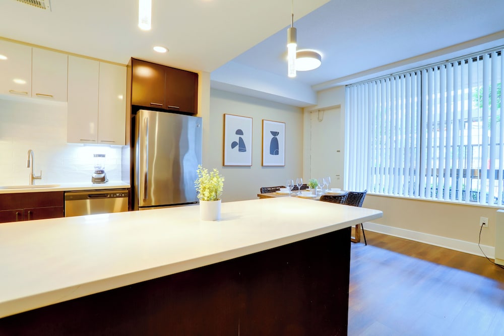Walkable DC View Apartments