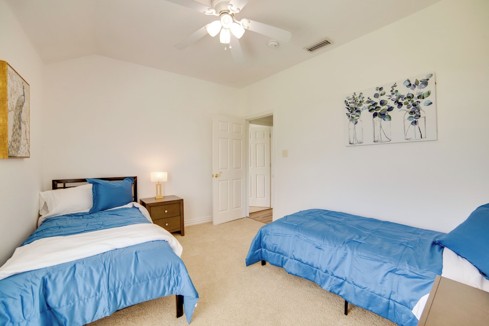 Game Room & Bar: Secluded Getaway in Farmersville