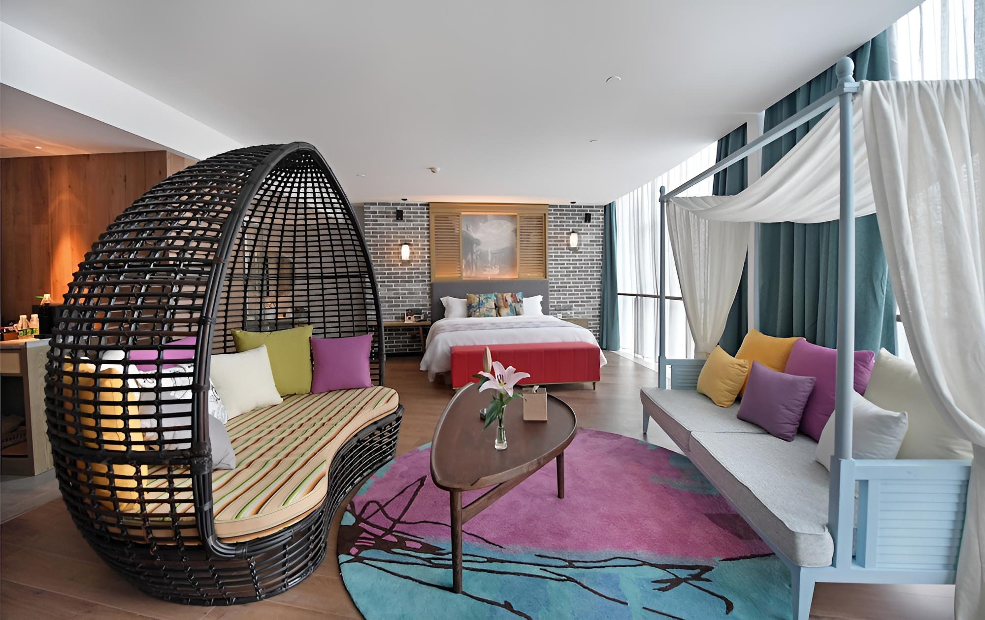 MEHOOD LESTIE HOTEL